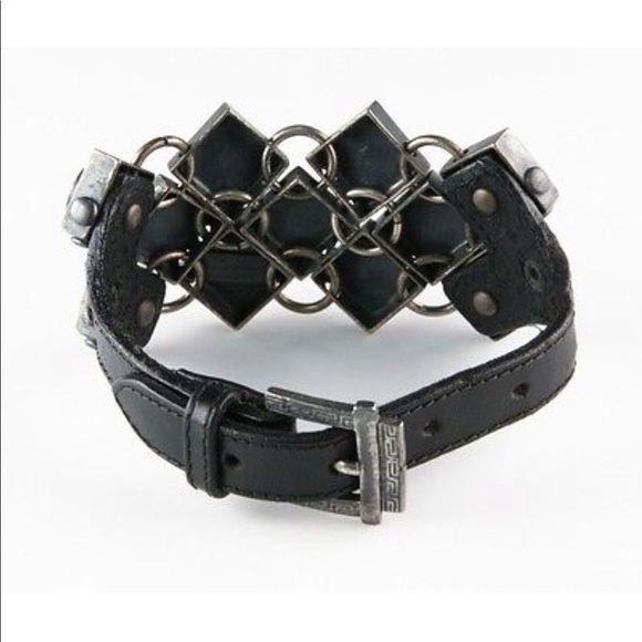 Gorgeous Gianni Versace Leather Bracelet - Picture 3 of 7